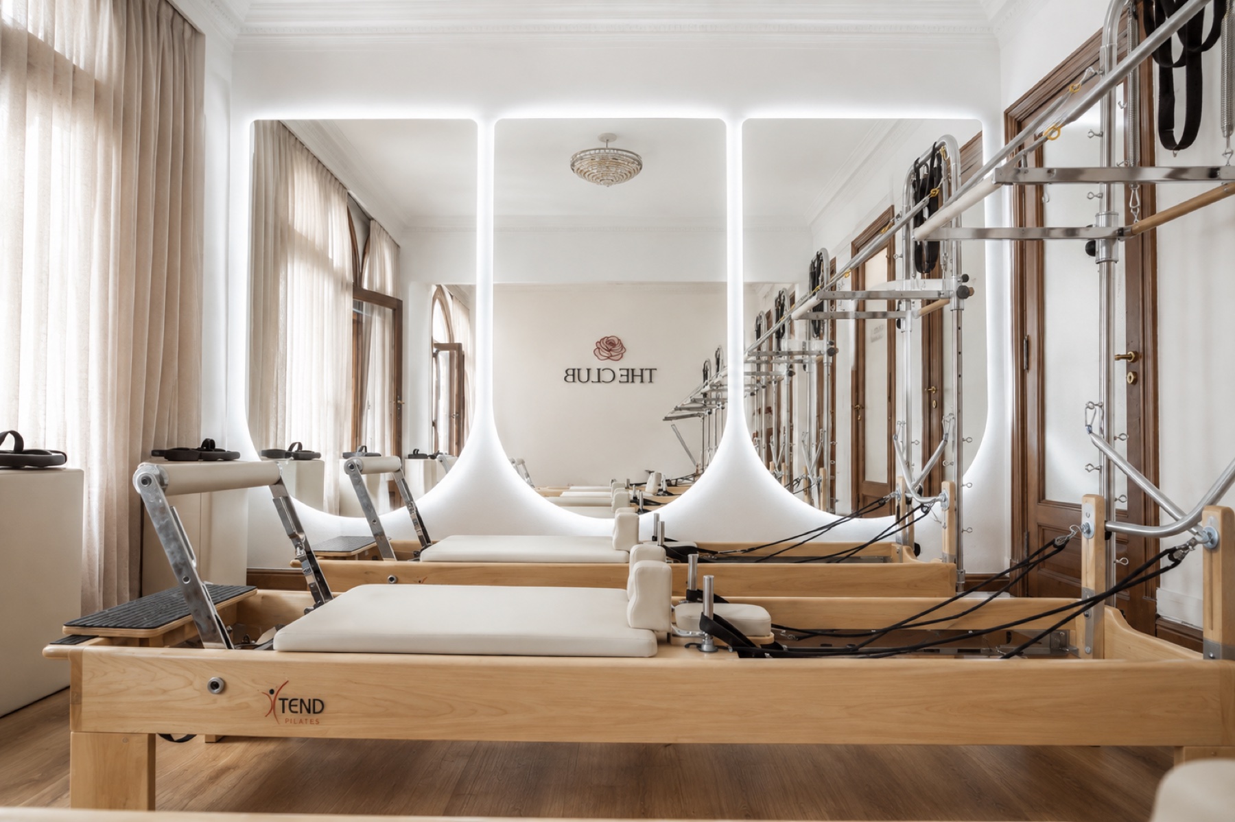 Mats de pilates con el logo de The Club